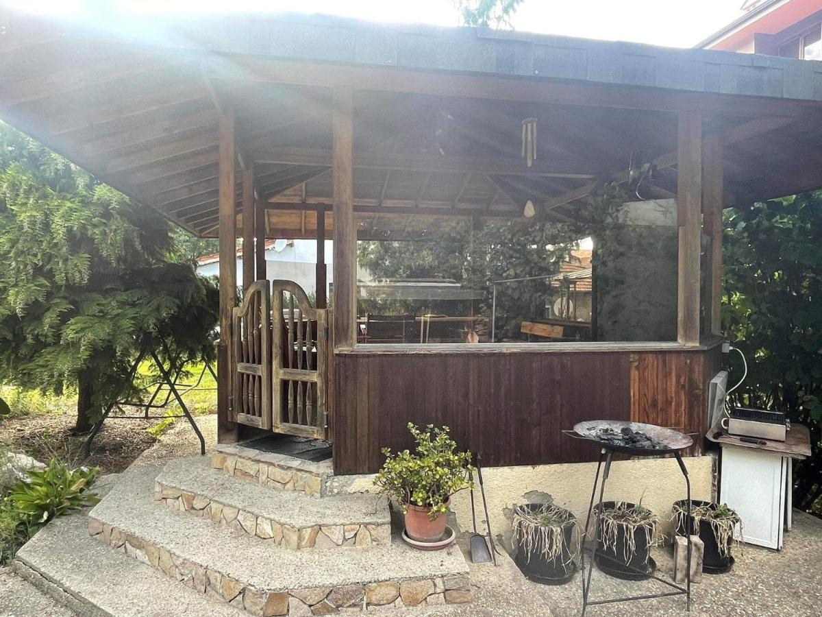 Самостоятелна Къща За Гости На 10 Минути От Плажа Varna Exterior photo